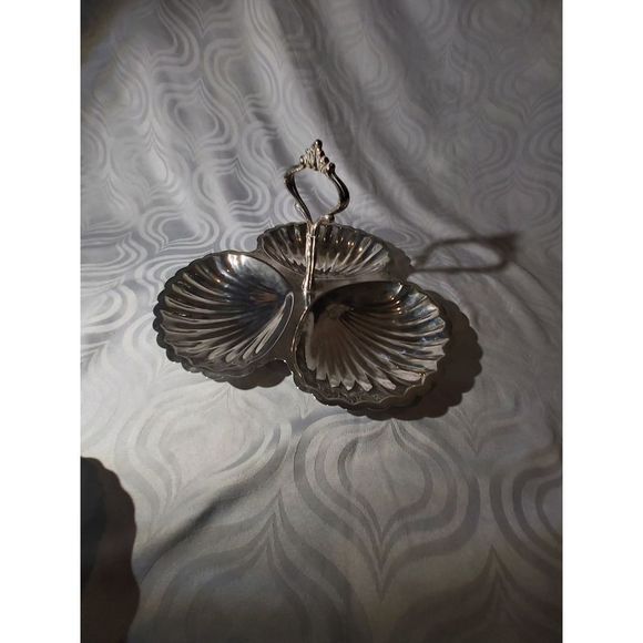 3 scalloped silver plated serving dish with handle - Picture 6 of 10